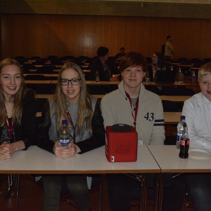 Snjallir krakkar, Katrín Hólmgrímsdóttir, Arndís Eva Erlingsdóttir, Egill Andrason og Kristján Sigurðsson þau áttu stóran þátt í einum af aðalfyrirlestrum dagsins ásamt kennurum sínum þeim Helenu Sigurðardóttur og Margréti Þóru Einarsdóttur