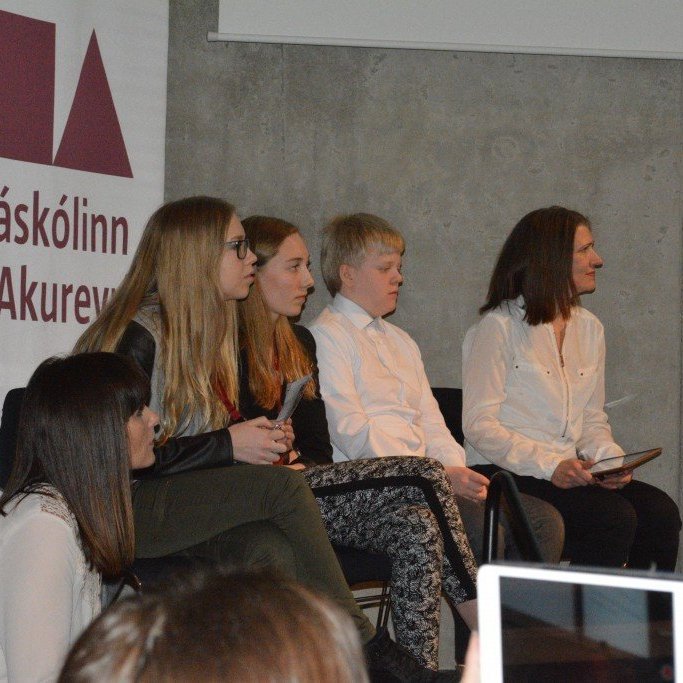 Helena, Katrín, Arndís, Kristján og Margrét Þóra hlusta á Egil í pontu