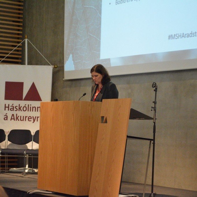 Ráðstefnustjórinn, Bergþóra Þórhallsdóttir, sérfræðingur við Skóladeild Akureyrarbæjar