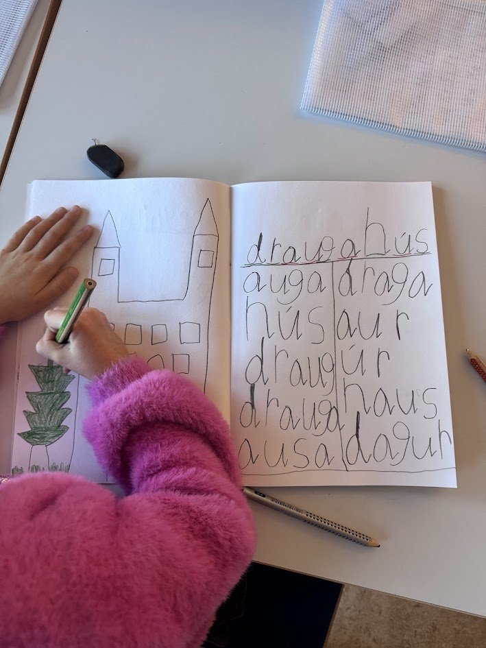 Læra börn stafi og hljóð í Byrj­endalæsi?